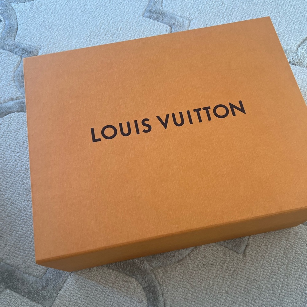 Lv Box - image 1